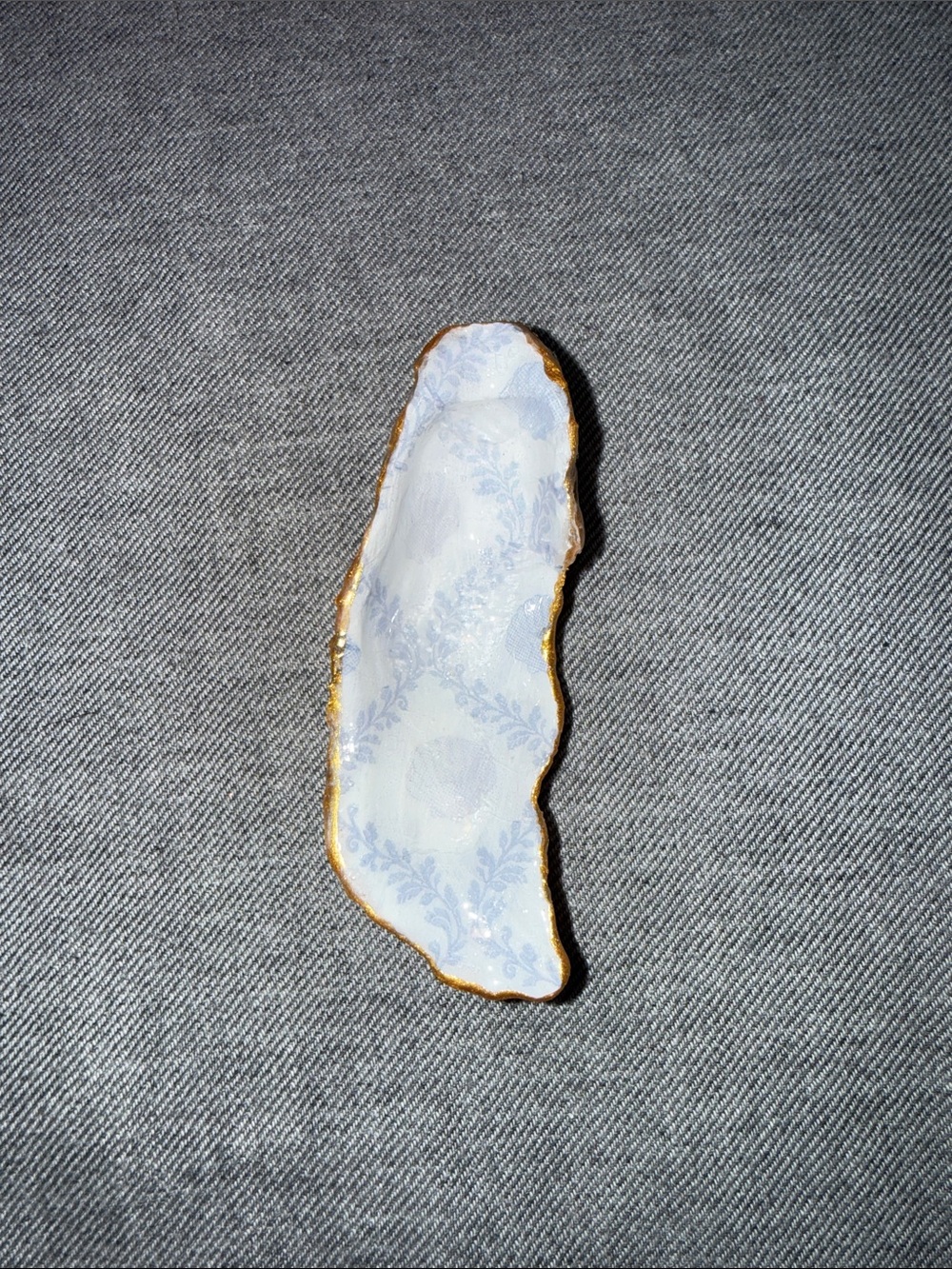Decorative Handmade Blue and White Magnet with Gold Edge